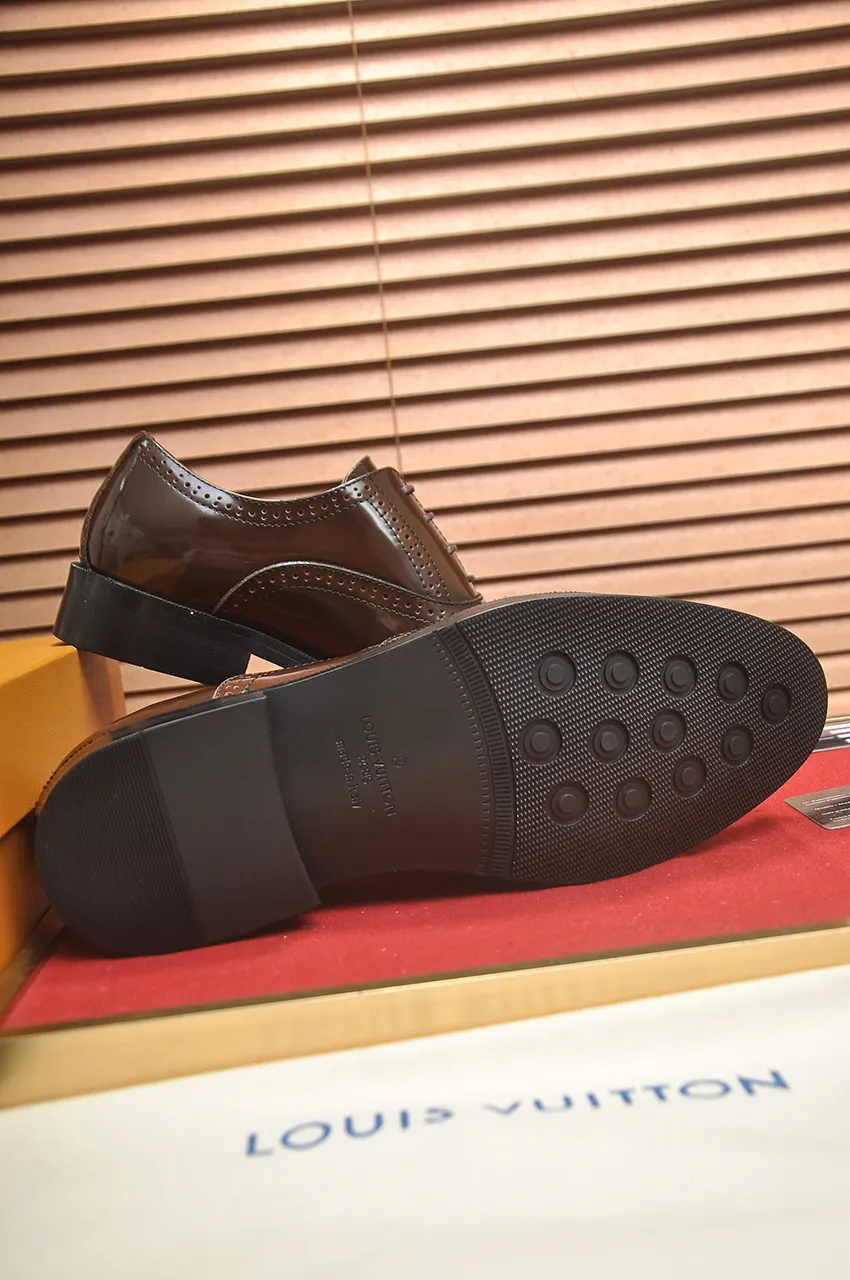 Men's men's shoes 💰500💶 [LV] (original single cowhide lining) 🍀LV's latest genuine leather business suit shoes are launched simultaneously on the official website. The first-layer cowhide imported from Italy is made of heavy gold, 💥official website 1:1 rubber outsole. Versatile to wear, high-end without losing class, and the color combination is extraordinary. This four-season style is alluring when worn on your feet, showing off your big-name flair. Standard code 38-45 (45 customized)